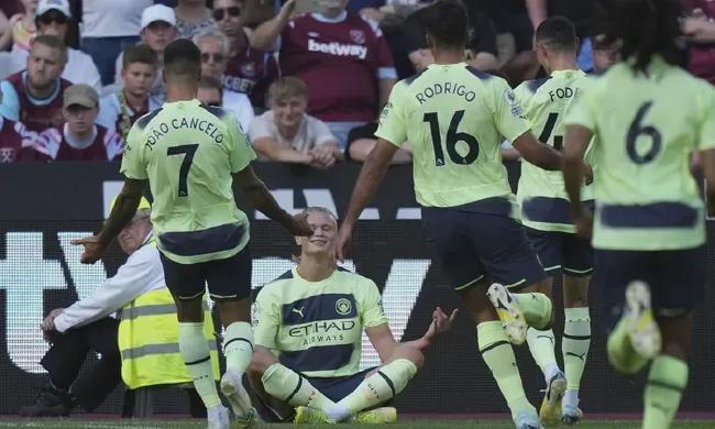 那不勒斯欲租曼联中场梅诺并承担全额薪资