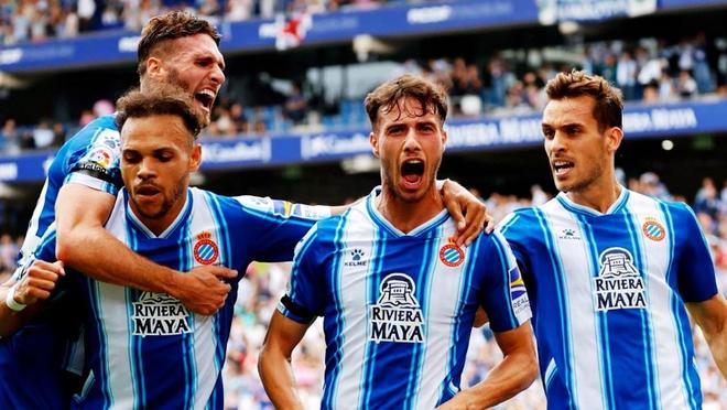 崩盘预警！皇马更衣室分裂，阿隆索帅位悬了，战曼城是最后救赎！