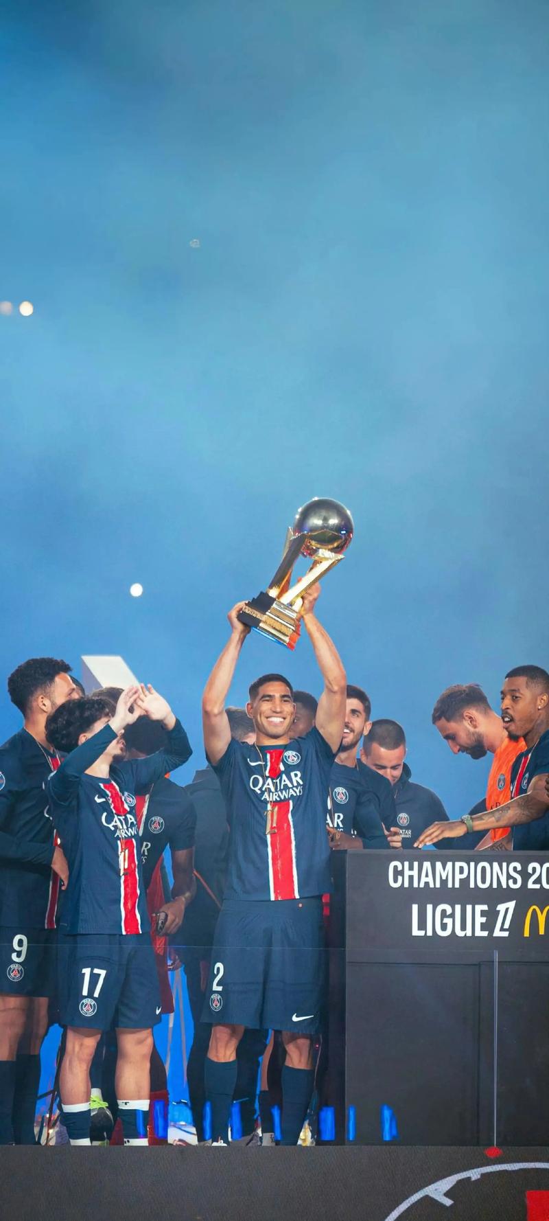 两条重大线索表明卡洛斯·巴莱巴即将加盟曼联。