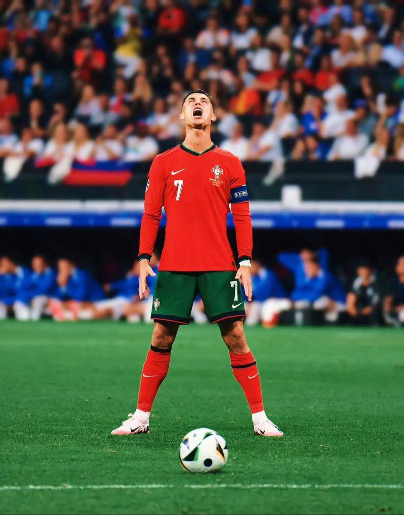 诺伊尔：乌尔比希一定会接替我的位置；我想慢慢考虑未来