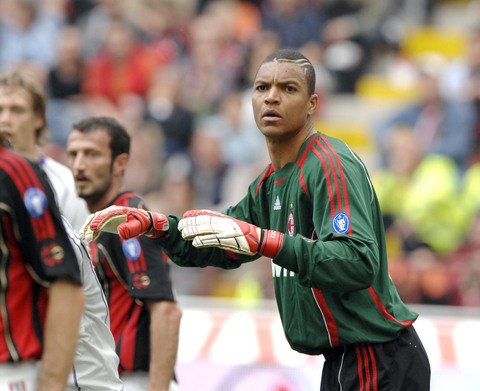 官方：费内巴切签下前狼队后卫塞梅多，双方签约两年