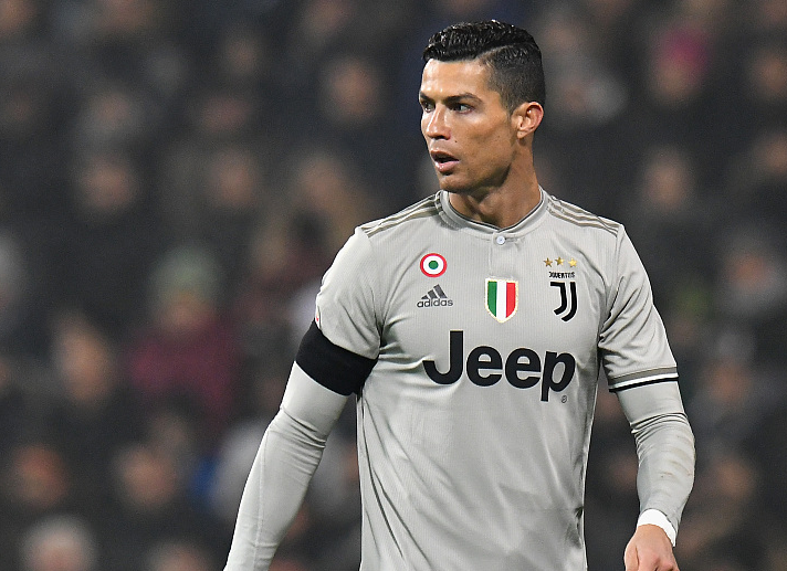 时隔27年重返世界杯正赛，苏格兰多地机场打出广告牌标语庆祝