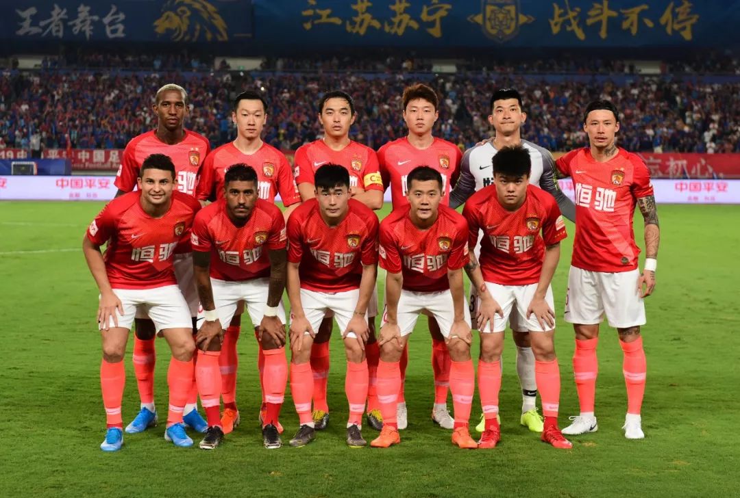 米切尔&莫布利首节合砍26分，其他队友合计只得7分